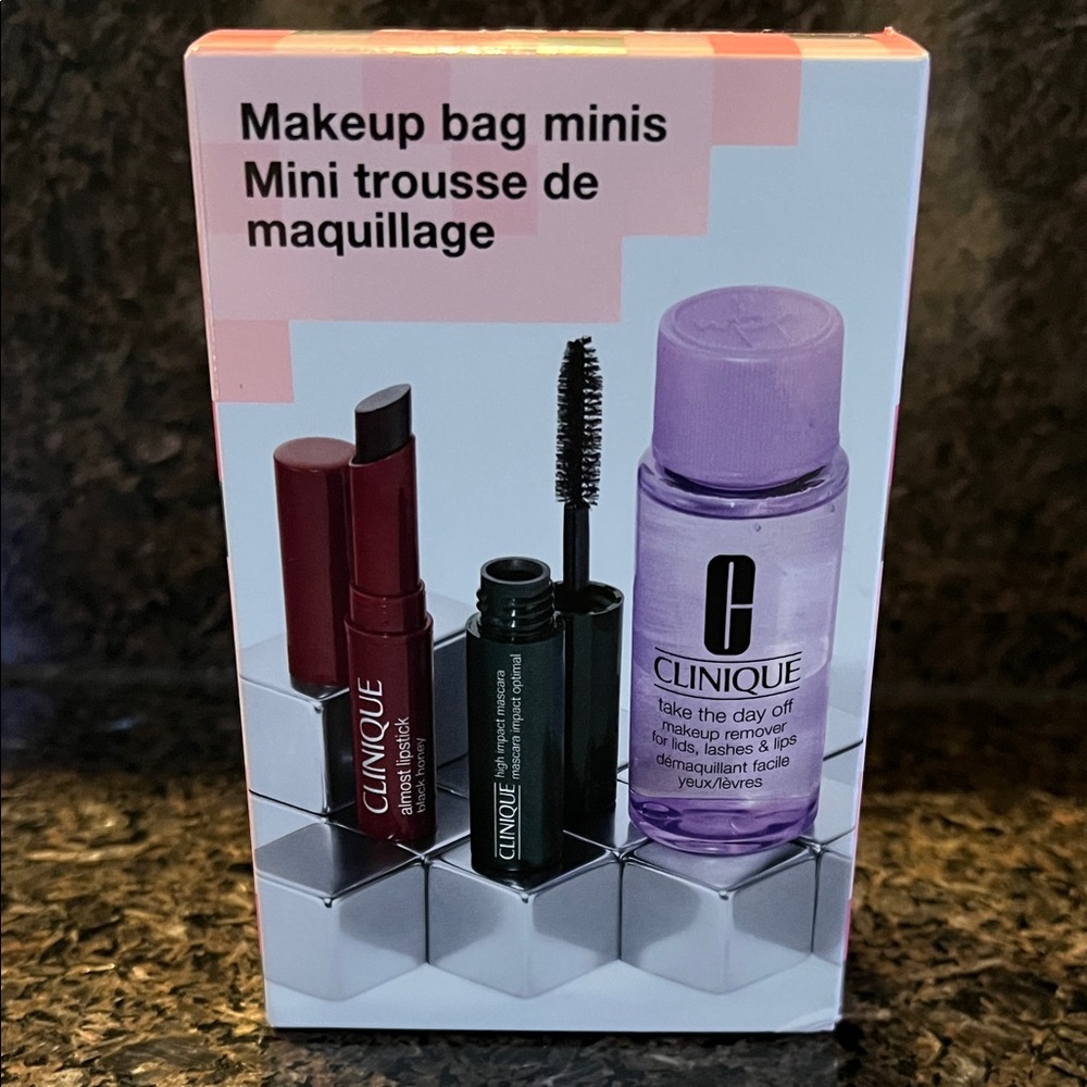 Clinique Lipstick and Mascara Set - with makeup remover mini travel set